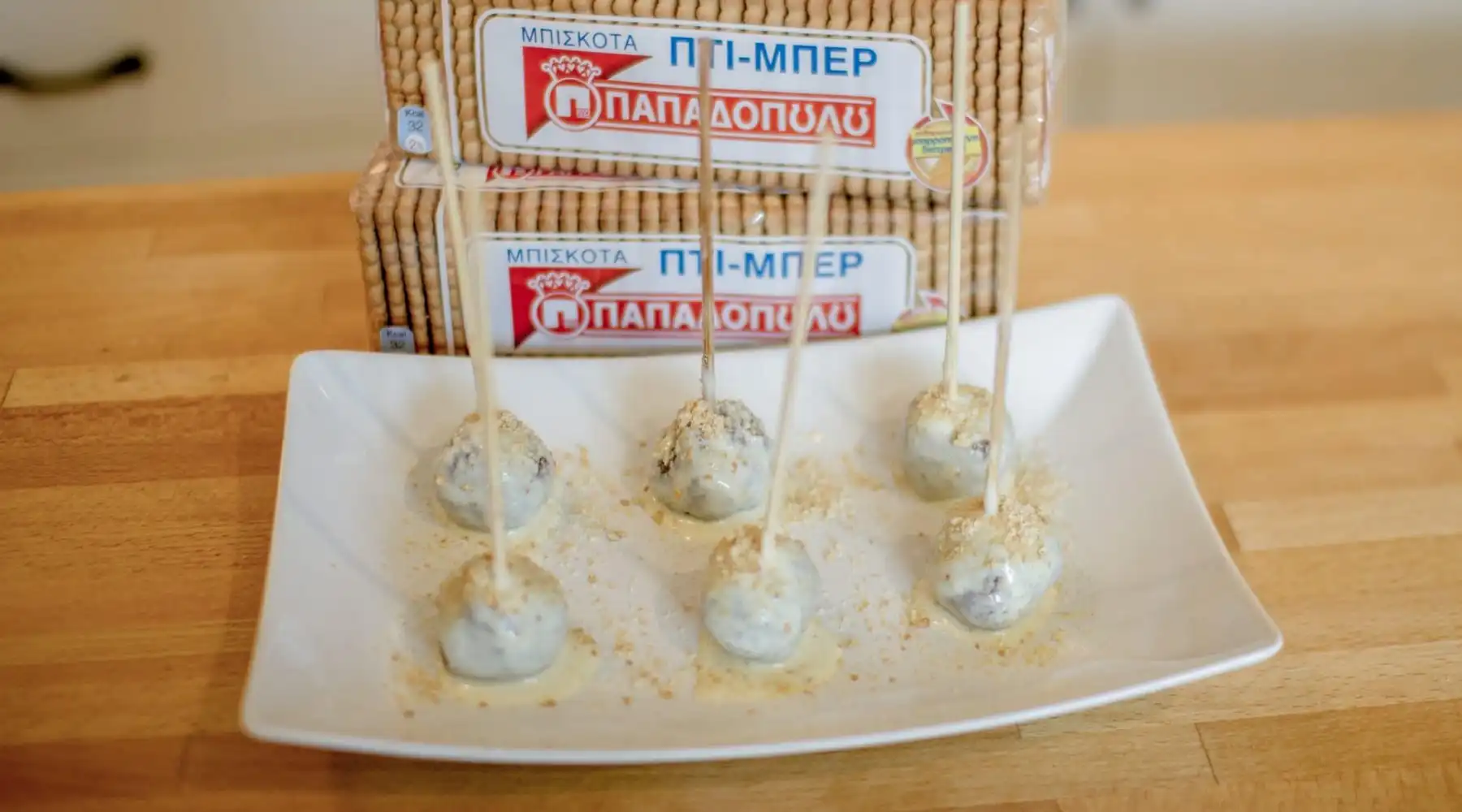 Top slider image for Cake pops με Πτι Μπερ Παπαδοπούλου