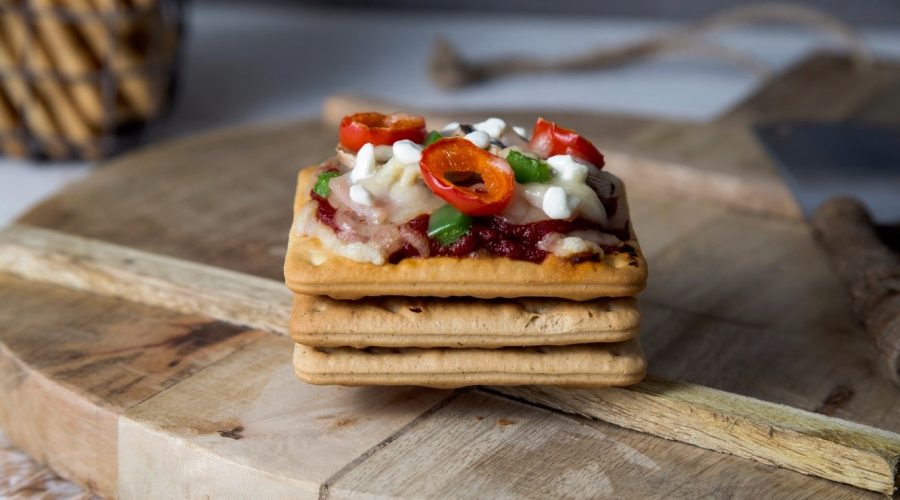 Top slider image for Νόστιμα πιτσάκια με Cream Crackers γαλοπούλα, τυρί, πιπεριές και βασιλικό