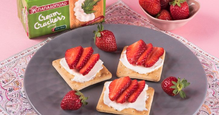 image for Εύκολο και ελαφρύ βραδινό με Cream Crackers Χωρίς Ζάχαρη και φράουλες