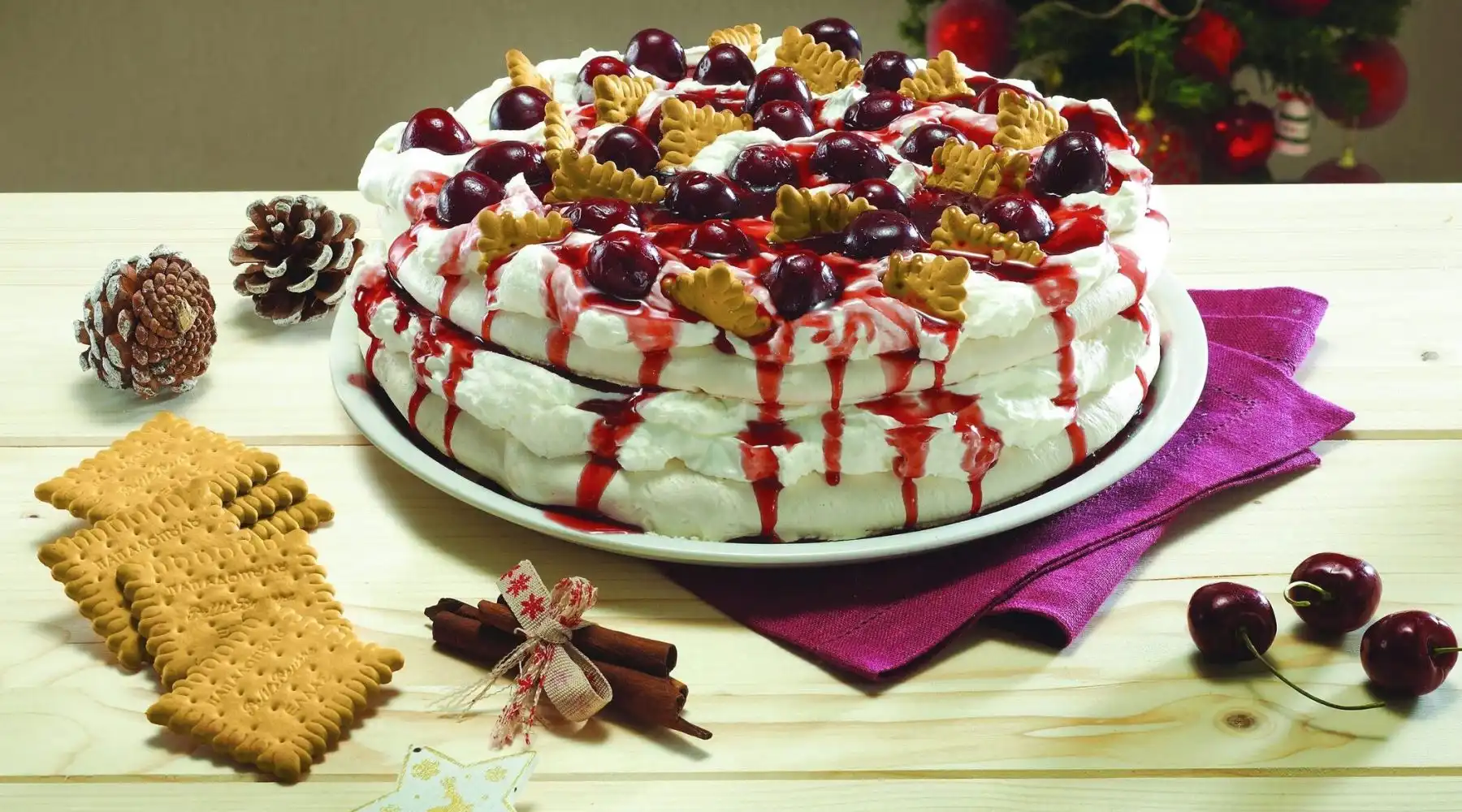 image for Black Forest pavlova με βύσσινα και Πτι Μπερ Παπαδοπούλου