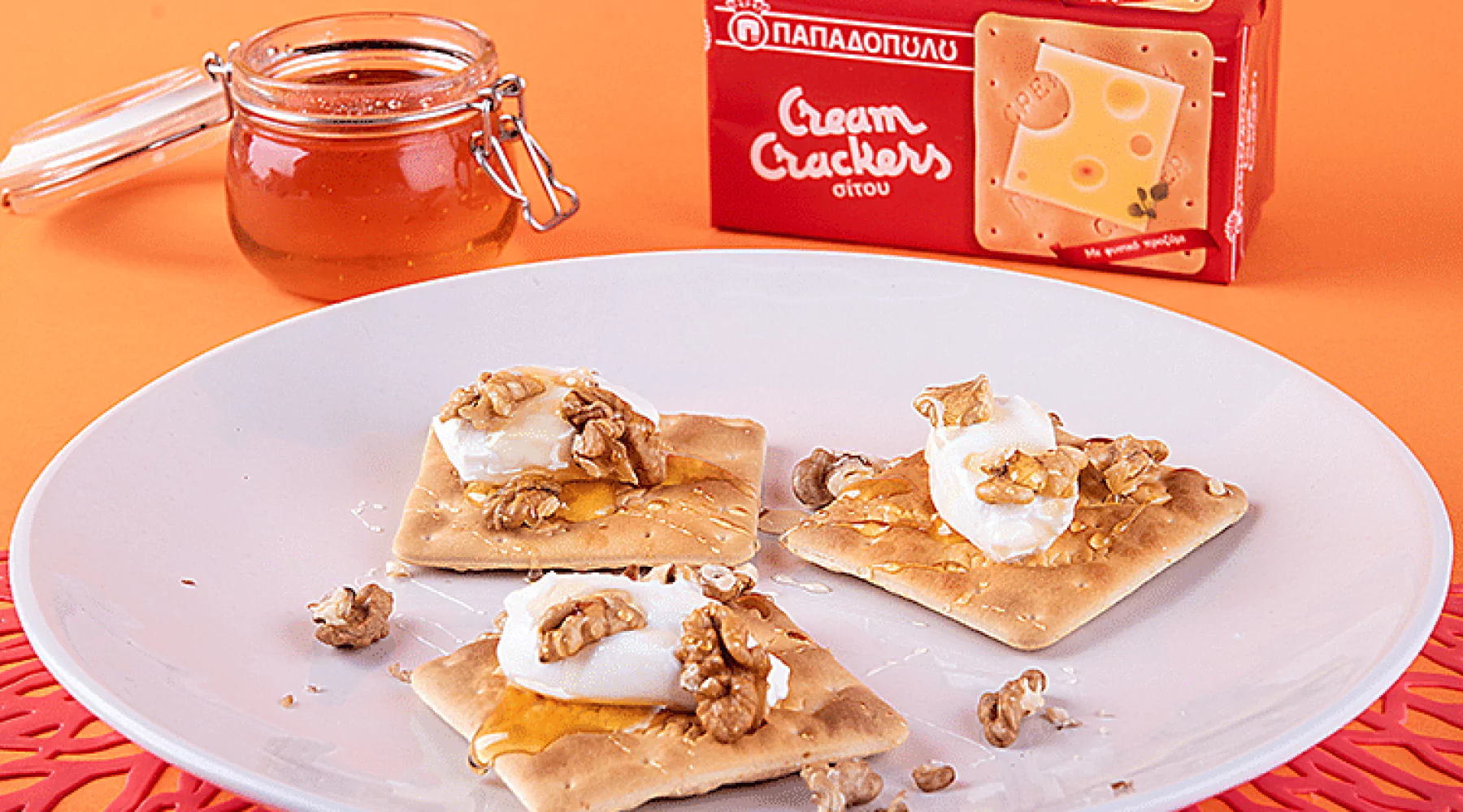 Top slider image for Brunch στο σπίτι με Cream Crackers, μέλι, καρύδια και γιαούρτι