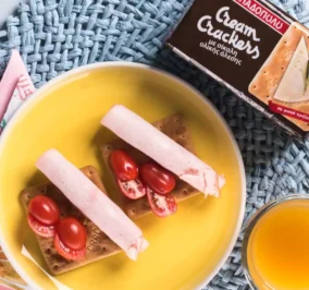 image for Ελαφρύ πρωινό με Cream Crackers Ολικής και καπνιστή γαλοπούλα