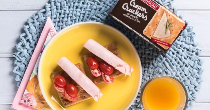 image for Ελαφρύ πρωινό με Cream Crackers Ολικής και καπνιστή γαλοπούλα