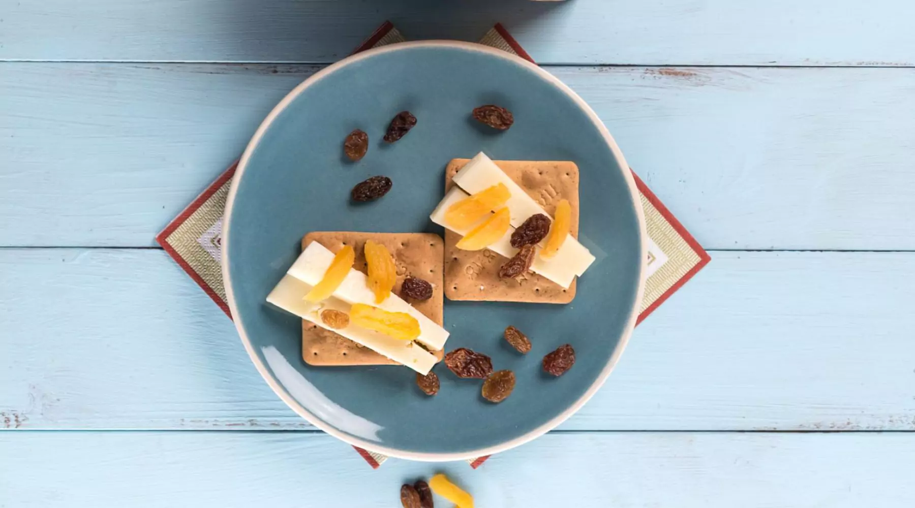 Top slider image for Εύκολο και ελαφρύ γεύμα με Cream Crackers , γραβιέρα και αποξηραμένα βερίκοκα