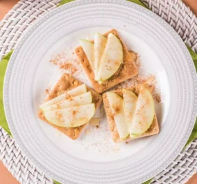 image for Ελαφρύ brunch με Cream Crackers με πράσινο μήλο