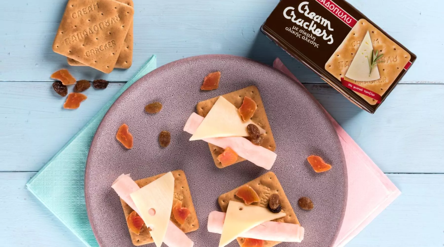 image for Βραδινό με Cream Crackers Ολικής, γαλοπούλα, τυρί και αποξηραμένα φρούτα