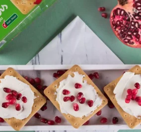 image for Γρήγορο πρωινό με Cream Crackers Χωρίς Ζάχαρη και ρόδι