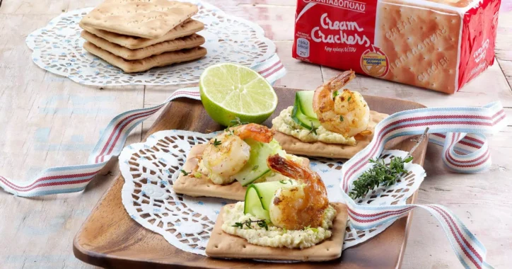 image for Καναπεδάκια με Cream Crackers Παπαδοπούλου και γαρίδες