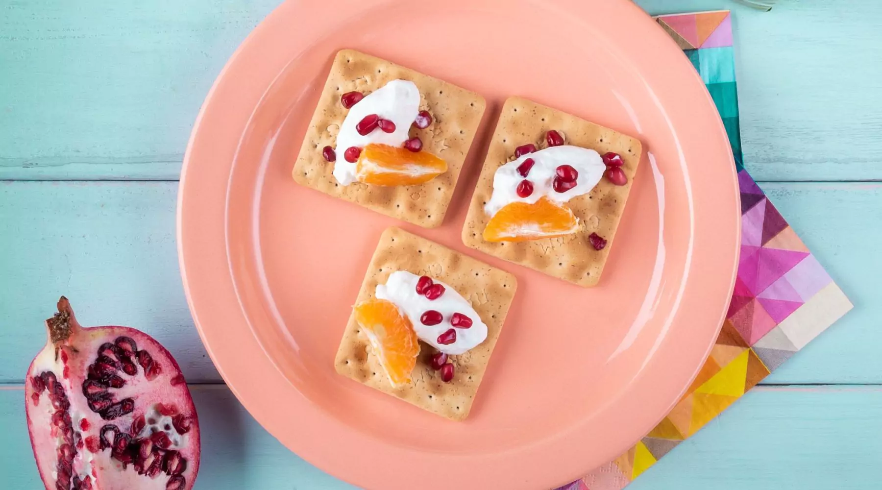 Featured image for Πρωινό με Cream Crackers Χωρίς Ζάχαρη με μανταρίνι, ρόδι και γιαούρτι