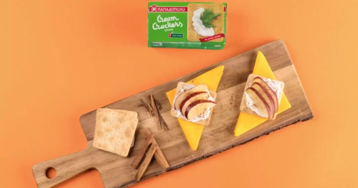 image for Εύκολο πρωινό με Cream Crackers Χωρίς Ζάχαρη, γιαούρτι, μήλο και κανέλα