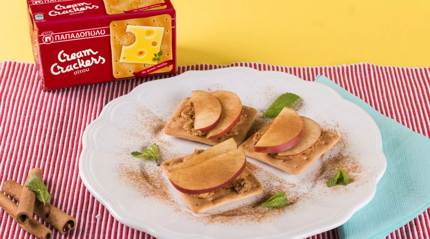 Top slider image for Πρωινός γλυκός συνδυασμός με Cream Crackers , φιστικοβούτυρο και μήλο