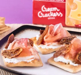 image for Cream Crackers Παπαδοπούλου με προσούτο, κατίκι και σύκο