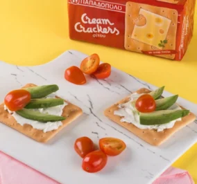 image for Ελαφρύ brunch με Cream Crackers Παπαδοπούλου, κρέμα τυριού και αβοκάντο