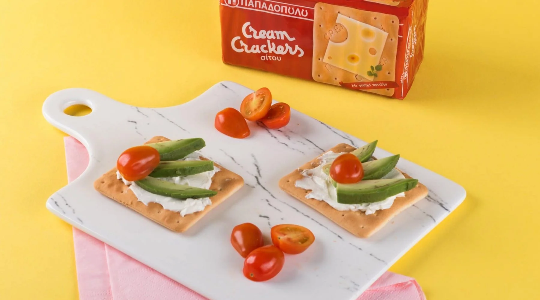  Image for Ελαφρύ brunch με Cream Crackers Παπαδοπούλου, κρέμα τυριού και αβοκάντο
