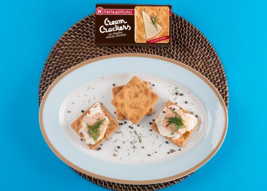 image for Ελαφρύ βραδινό με Cream Crackers, τυρί κρέμα, τόνο και άνηθο