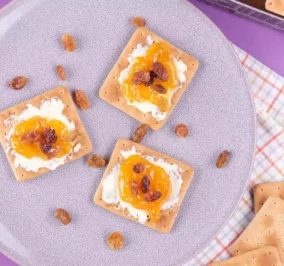 image for Cream Crackers Σίκαλη Ολικής, βούτυρο, μαρμελάδα και σταφίδες
