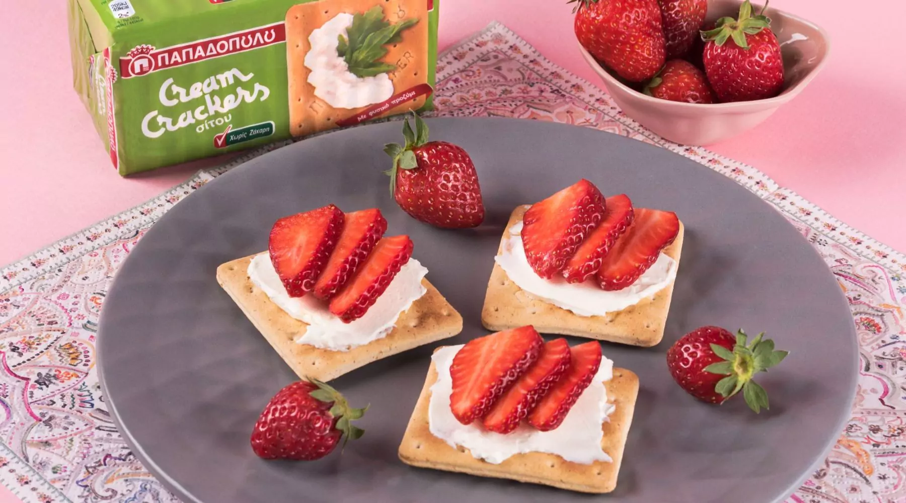 image for Εύκολο και ελαφρύ snack με Cream Crackers Χωρίς Ζάχαρη και φράουλες