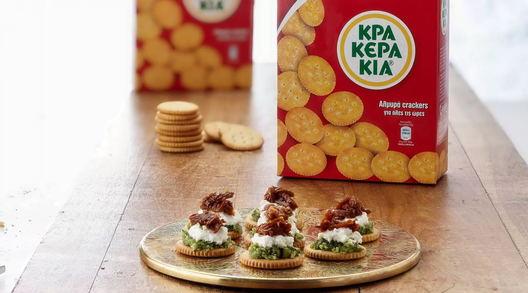 Top slider image for Κρακεράκια Παπαδοπούλου με pesto βασιλικού, κατίκι Δομοκού και λιαστή ντομάτα
