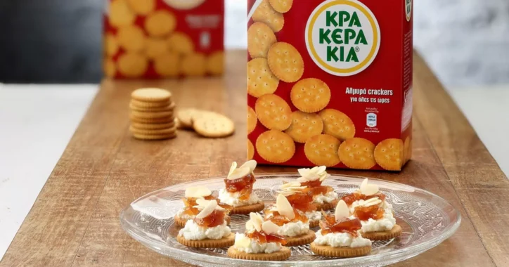 image for Κρακεράκια Παπαδοπούλου με κατσικίσιο τυρί, γλυκό του κουταλιού και αμύγδαλο φιλέ