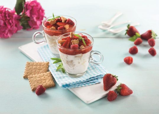 image for Πανακότα με σιρόπι φράουλας και Πτι Μπερ Παπαδοπούλου