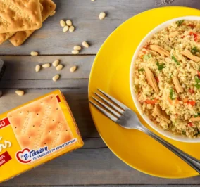 image for Σαλάτα με κινόα, πιπεριές Φλωρίνης και Cream Crackers με β-γλυκάνη