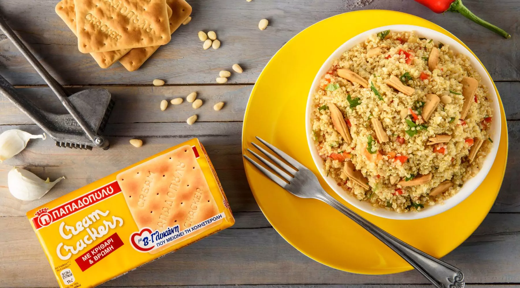 Featured image for Σαλάτα με κινόα, πιπεριές Φλωρίνης και Cream Crackers με β-γλυκάνη
