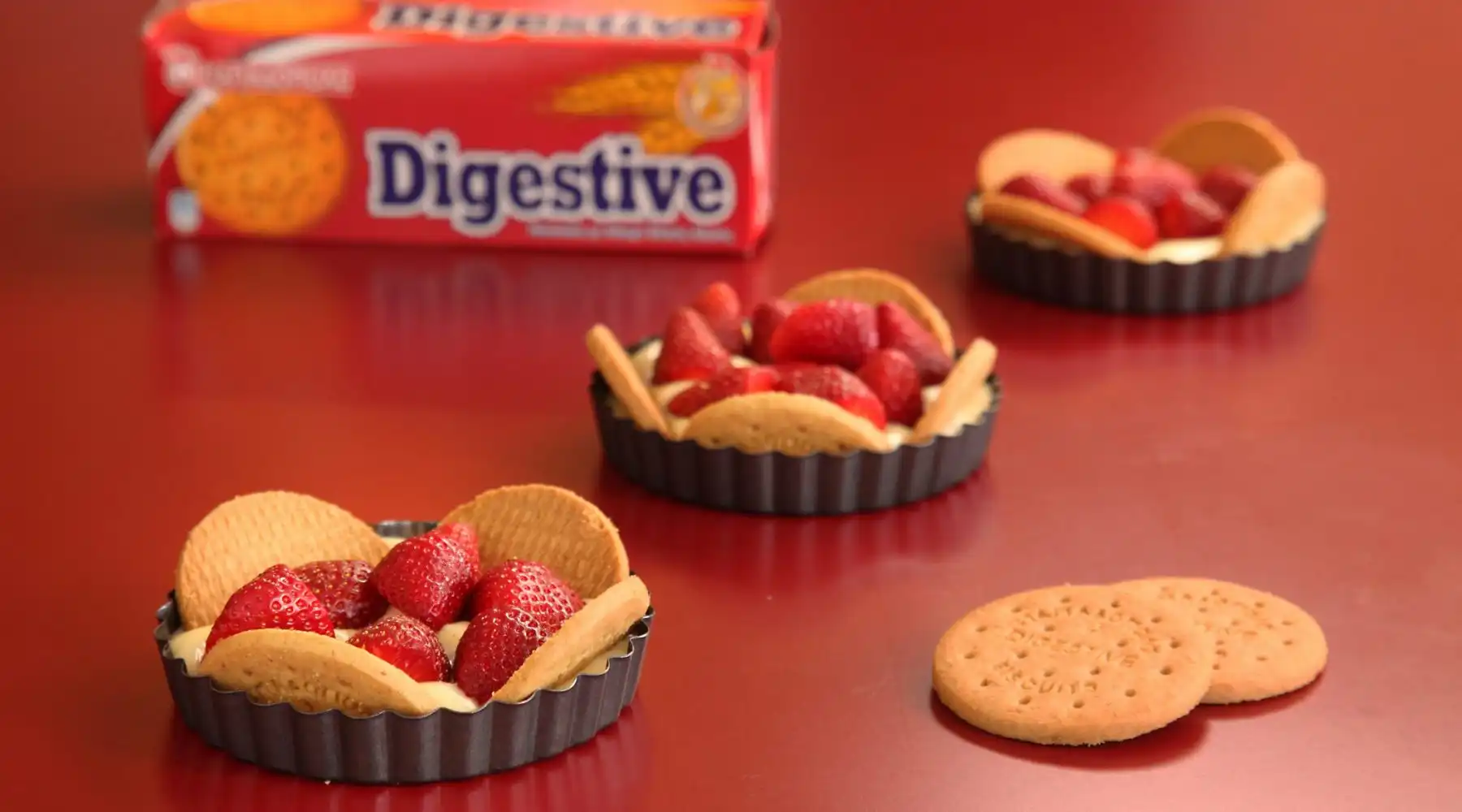 image for Τάρτα Φράουλας με Digestive Παπαδοπούλου