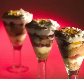 image for Αγγλικό παραδοσιακό Trifle με Πτι Μπερ Παπαδοπούλου