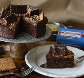 image for Κέικ κινόας με frosting κάστανο και Πτι Μπερ με αλεύρι ολικής & μαύρη σοκολάτα