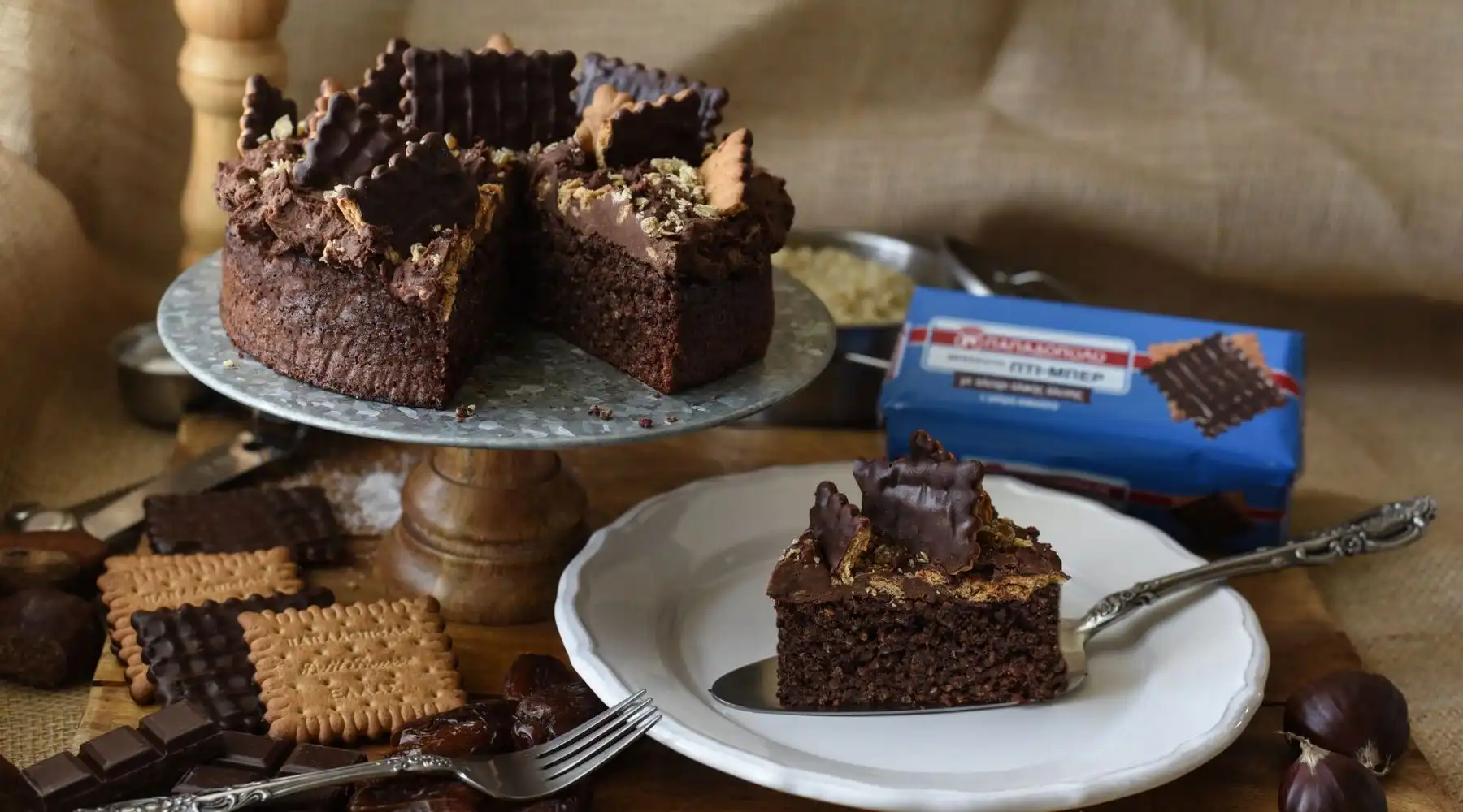 image for Κέικ κινόας με frosting κάστανο και Πτι Μπερ με αλεύρι ολικής & μαύρη σοκολάτα