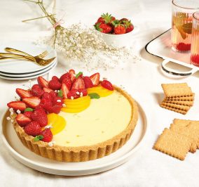 image for Τάρτα με ροδάκινα, κόκκινα φρούτα & Πτι Μπερ
