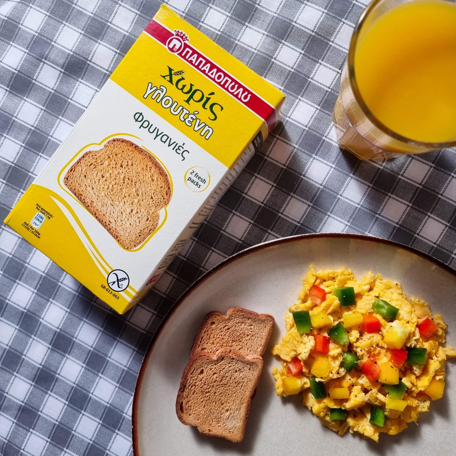 image for Πρωινό...χωρίς γλουτένη με αβγά scrambled, πολύχρωμες πιπεριές και Φρυγανιές Χωρίς Γλουτένη.