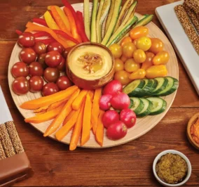 image for Πιατέλα με λαχανικά, διάφορα dips και ΚΡΙΤΣΙΝΙΑ Παπαδοπούλου χαρούπι