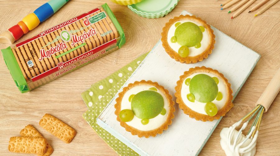 Top slider image for Ατομικά ταρτάκια με μήλο-αχλάδι και μπισκότα Μιράντα