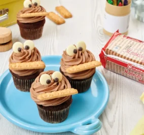 image for Chocolate cupcakes με μπισκότα Μιράντα