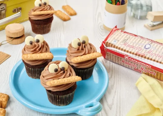image for Chocolate cupcakes με μπισκότα Μιράντα