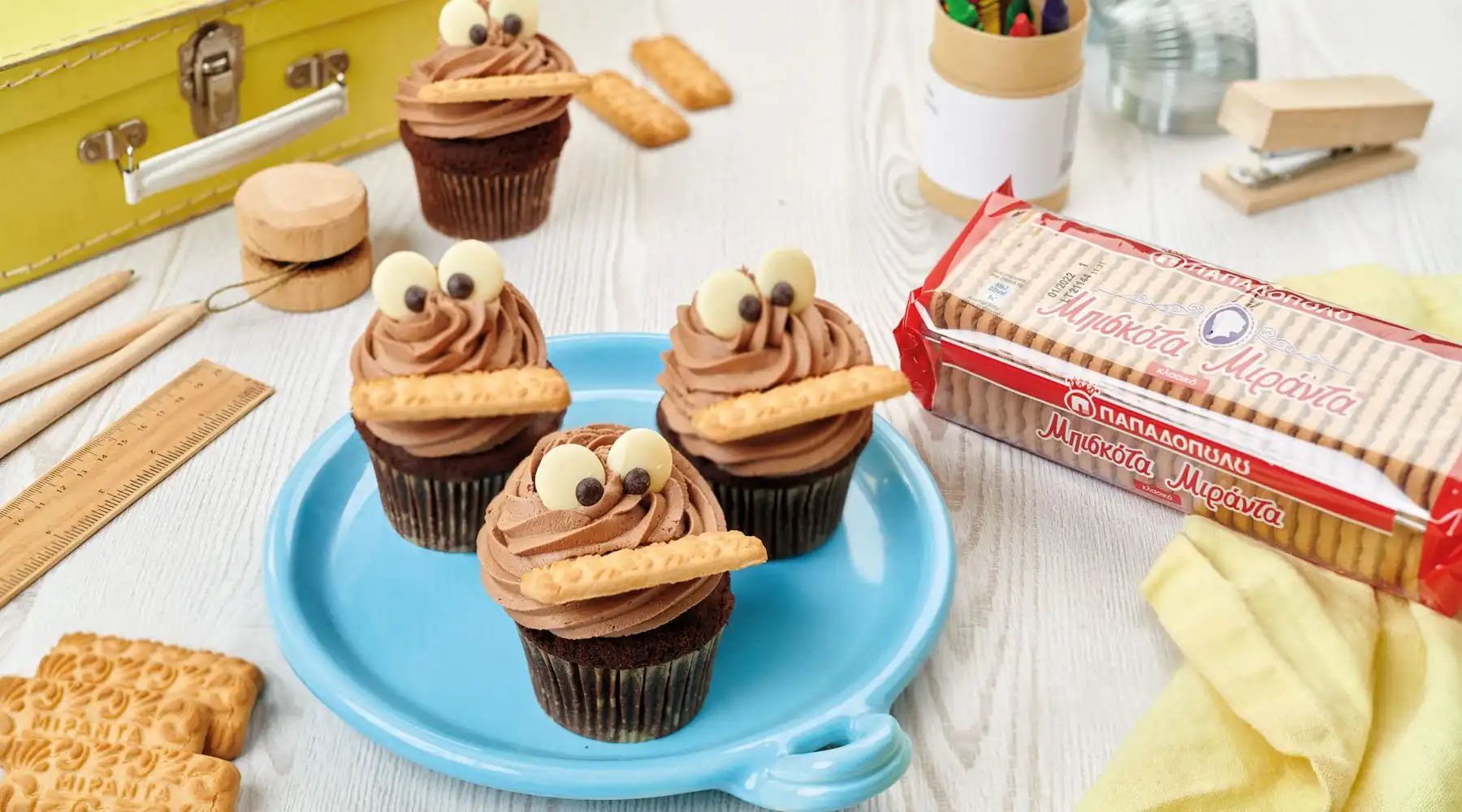 Top slider image for Chocolate cupcakes με μπισκότα Μιράντα