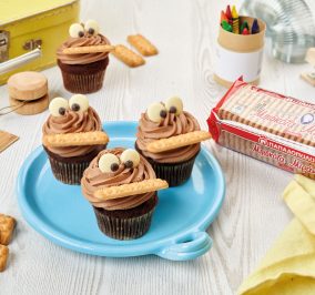 image for Chocolate cupcakes με μπισκότα Μιράντα