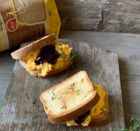 Banner for Scrambled eggs σάντουιτς με ψωμί σε φέτες Χωρίς Γλουτένη Παπαδοπούλου