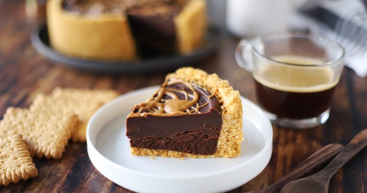 image for Τάρτα με σοκολάτα, φιστικοβούτυρο και Πτι-Μπερ χωρίς προσθήκη ζάχαρης