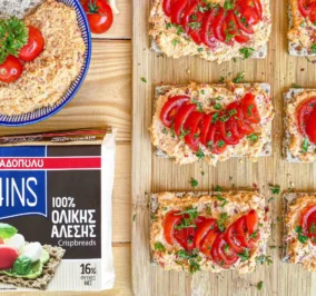 image for THINS Ολικής Άλεσης με vegan “τυροκαυτερή” και ντοματίνια