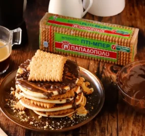 image for Pancakes χωρίς ζάχαρη με ταχίνι κακάο και Πτι-Μπερ χωρίς προσθήκη ζάχαρης