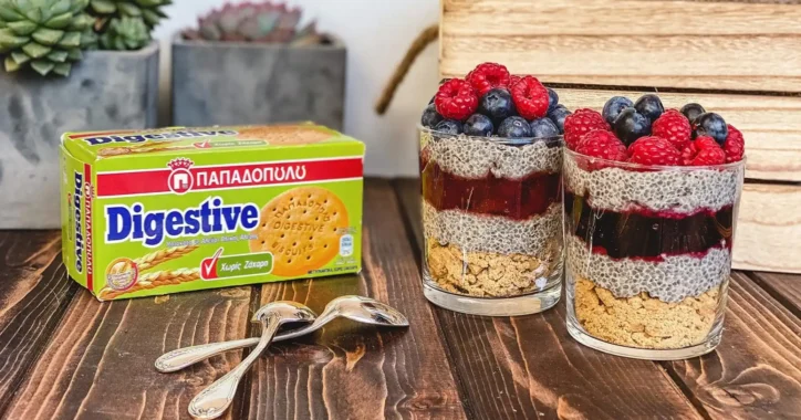 image for Chia Pudding Χωρίς Ζάχαρη - με Digestive χωρίς ζάχαρη σαν βάση, πουτίγκα από σπόρους τσία, μαρμελάδα και φρέσκα φρούτα
