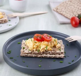 image for Δυναμωτικό πρωινό με THINS και scrambled eggs