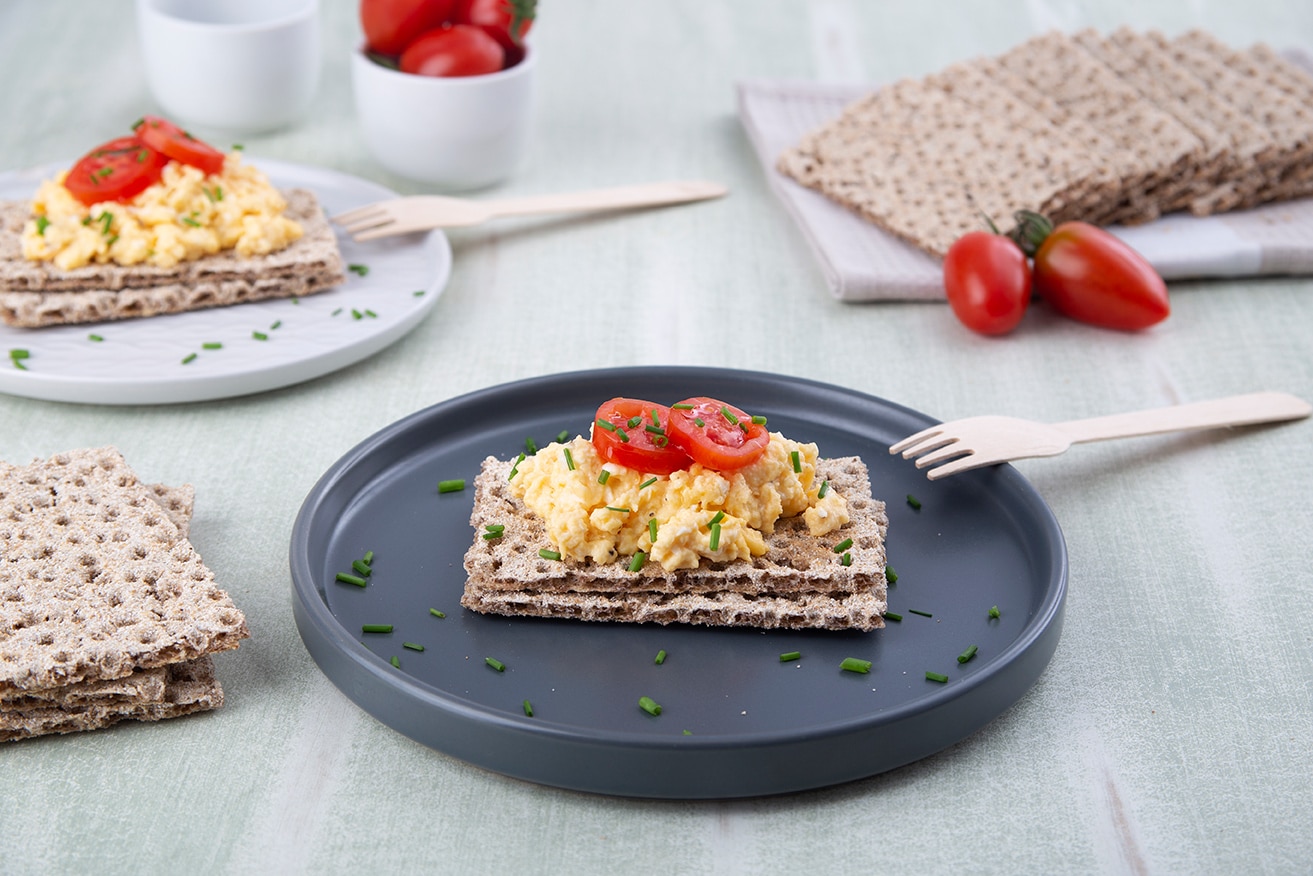 Recipe for Δυναμωτικό πρωινό με THINS και scrambled eggs