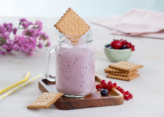  Image for Δροσιστικό smoothie με Πτι Μπερ και κόκκινα φρούτα