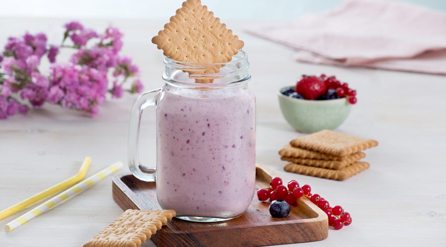 Top slider image for Δροσιστικό smoothie με Πτι Μπερ και κόκκινα φρούτα
