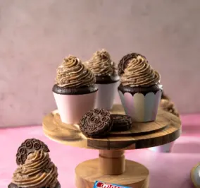image for Cupcakes με Γεμιστά Βανίλια και frosting