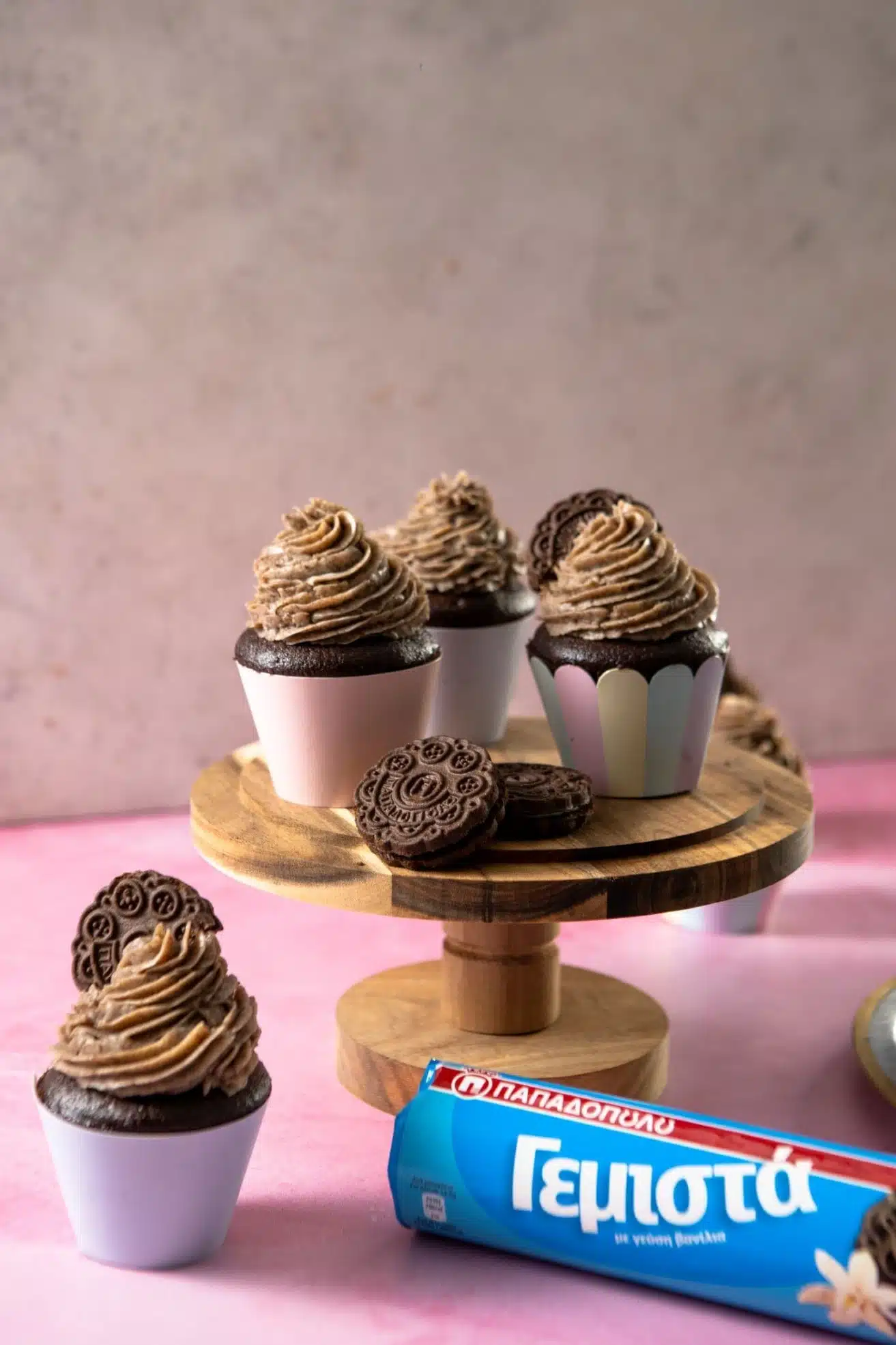image for Cupcakes με Γεμιστά Βανίλια και frosting