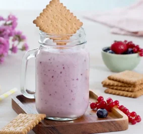 image for Δροσιστικό smoothie με Πτι Μπερ και κόκκινα φρούτα